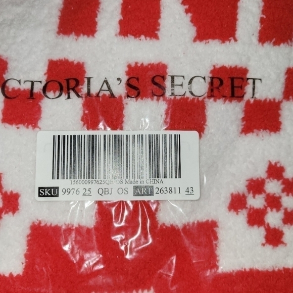 Victoria's Secret Sherpa Throw Blanket 60×50 New Red White Soft New - Picture 6 of 8